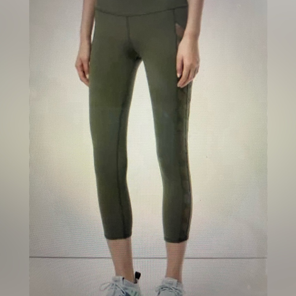 ALO legging green capri chevron mesh